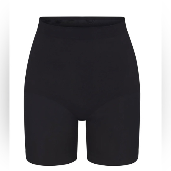 👸🏻 NWOT! SKIMS Seamless Sculpting Mid Thigh Shorts - Picture 2 of 5